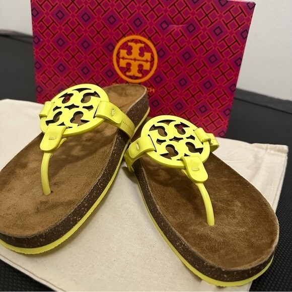 New Tory Burch Miller Cloud Calfskin Medallion Thong Sandals - Picture 4 of 10